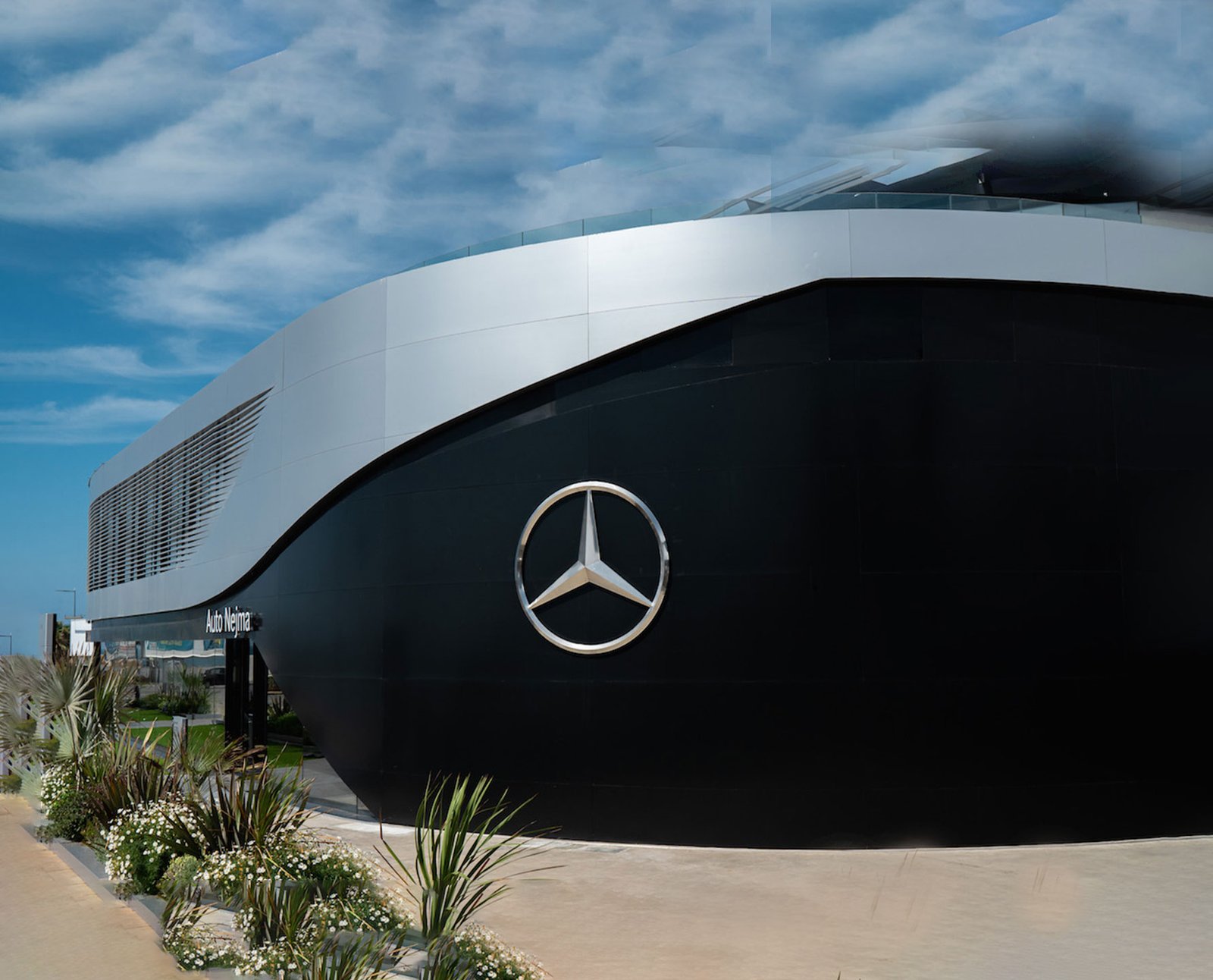 Mercedes-Benz flagship store, vitrine sublime et ultime